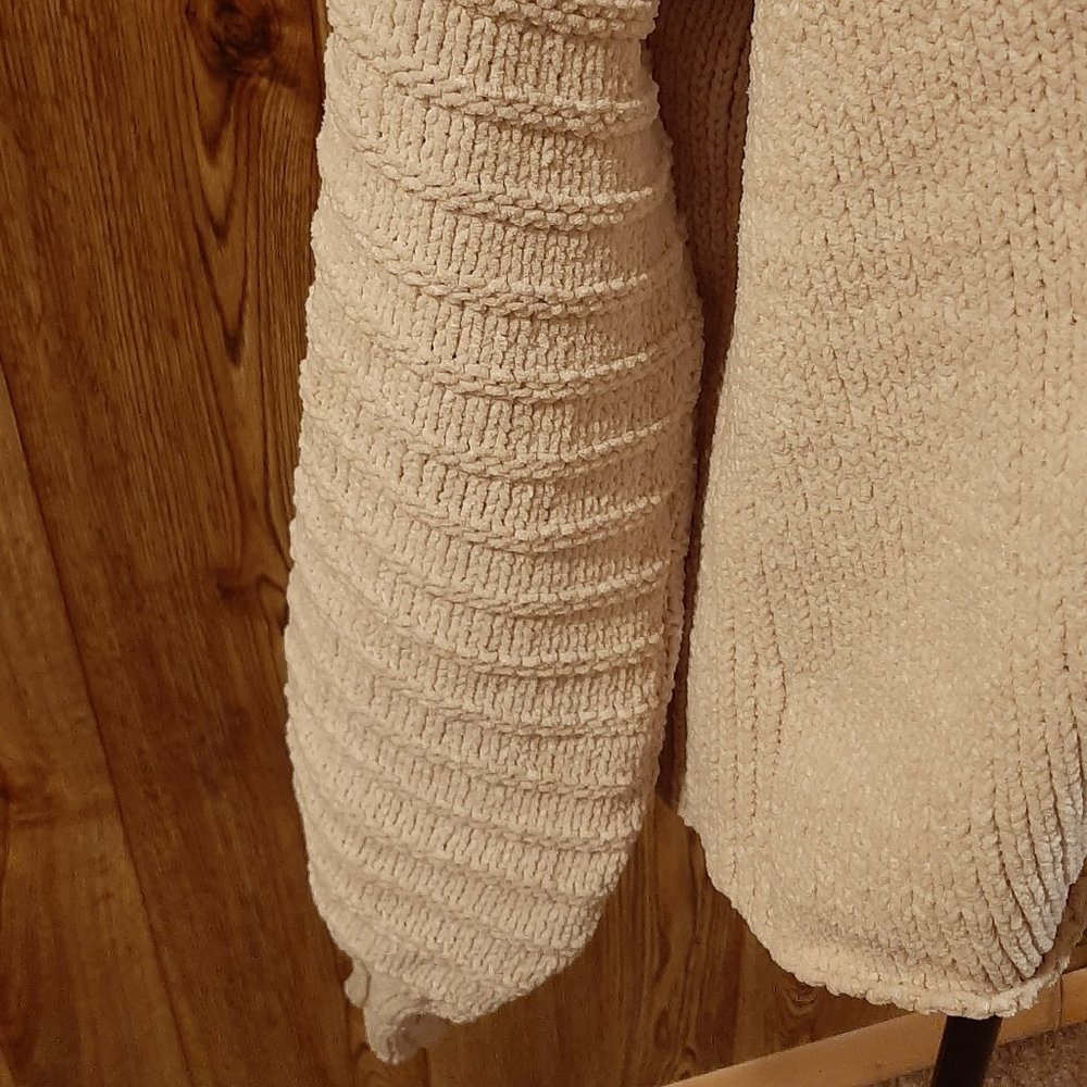 Love Riche Soft Beige Sweater - Picture 3 of 9